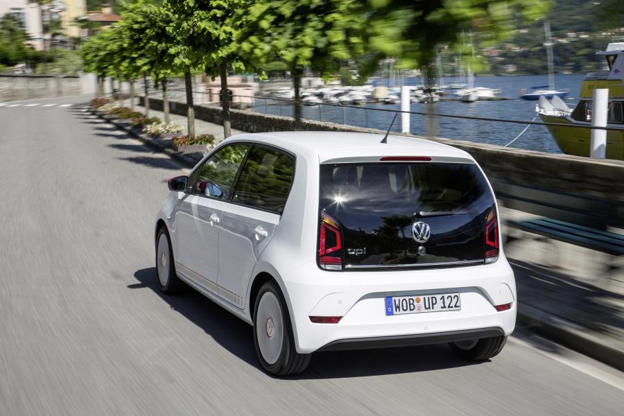  Volkswagen up! beats 5-Door 2016 года  (фото 7 из 11)